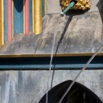 bird in nuremberg town square fountain