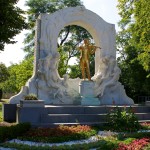 Johann Strauss gold statue vienna