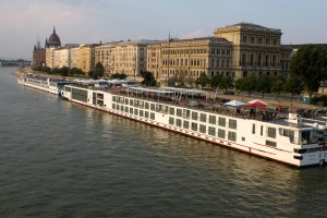 Budapest river cruise ships