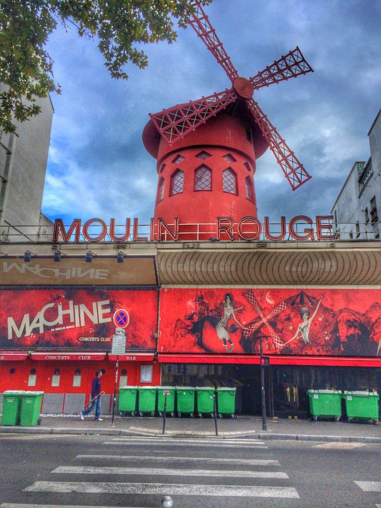 moulin rouge windmill exterior
